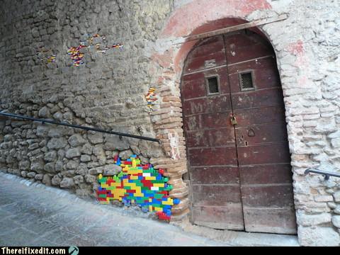 white trash repairs - Jan Vormann's Best Lego Installations 